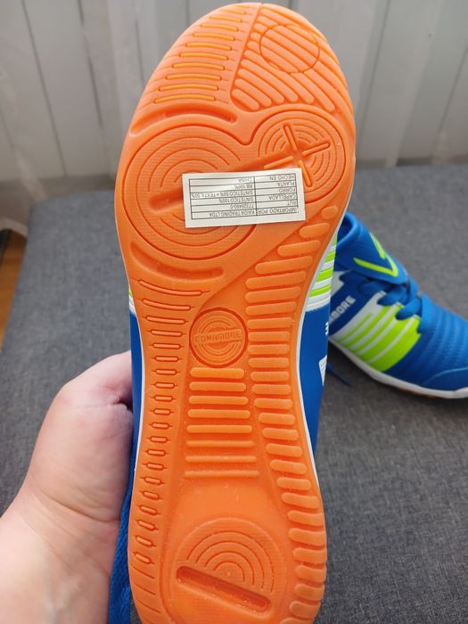 Продам кроссовки