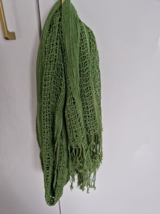 Szalik,  chusta, apaszka z frędzlami