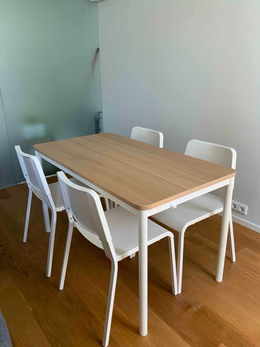 Mesa Multiuso + 4 Cadeiras Brancas IKEA - Ideal para Espaços Pequenos