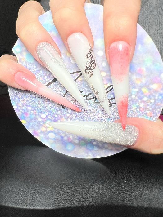 Безкоштовно,манікюр,нарощування нігтів