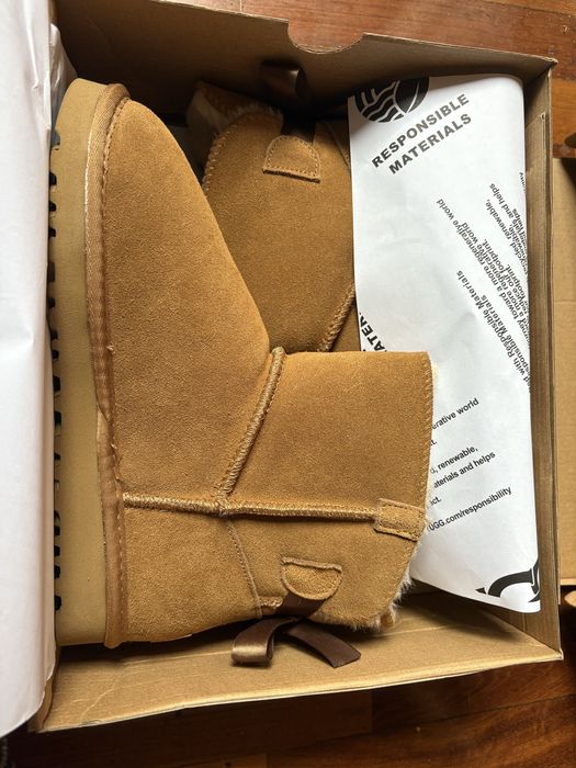 Botas Ugg com laços 39