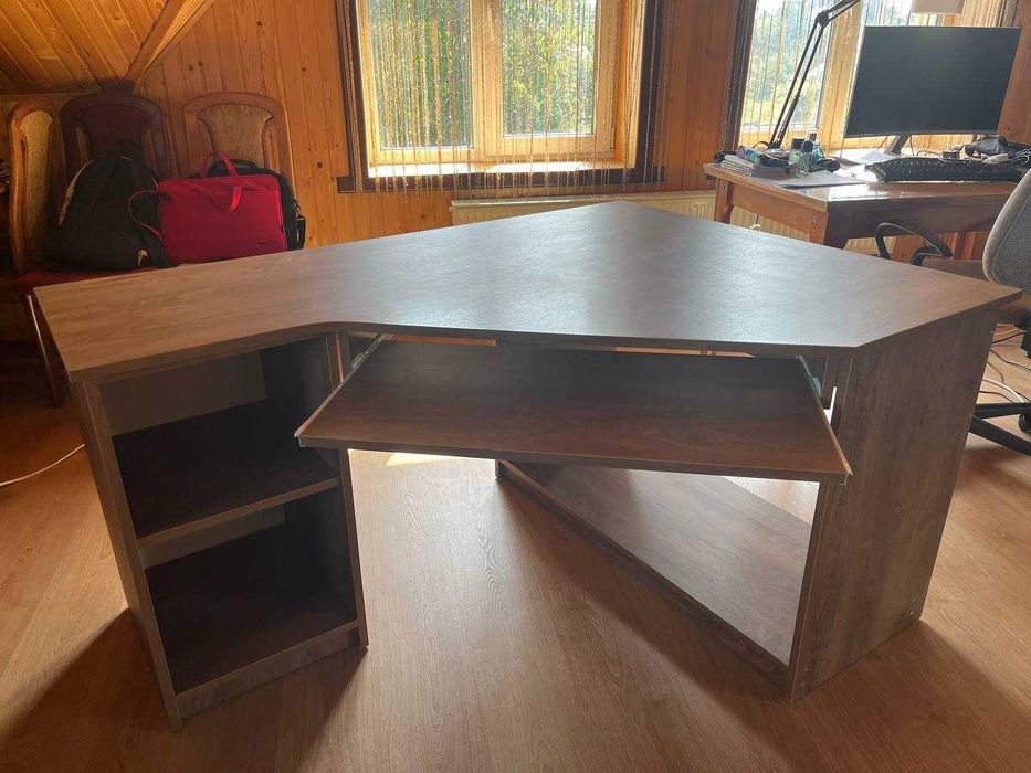 Комп'ютерний стіл кутовий