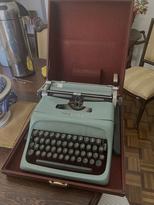 Maquina de escreve olivetti studio 44