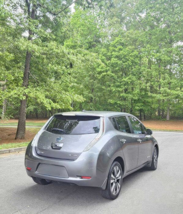 Nissan LEAF      2015
