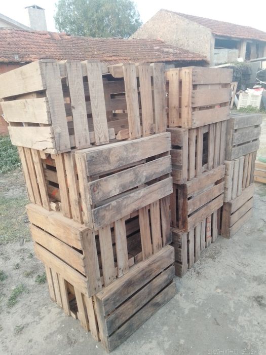 Caixas em madeira da fruta