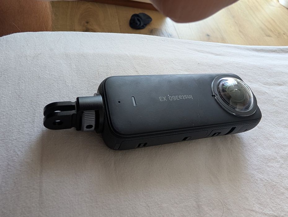 Екшин камера Insta 360 x3