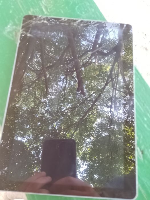 Планшет хуавей,побитий екран.