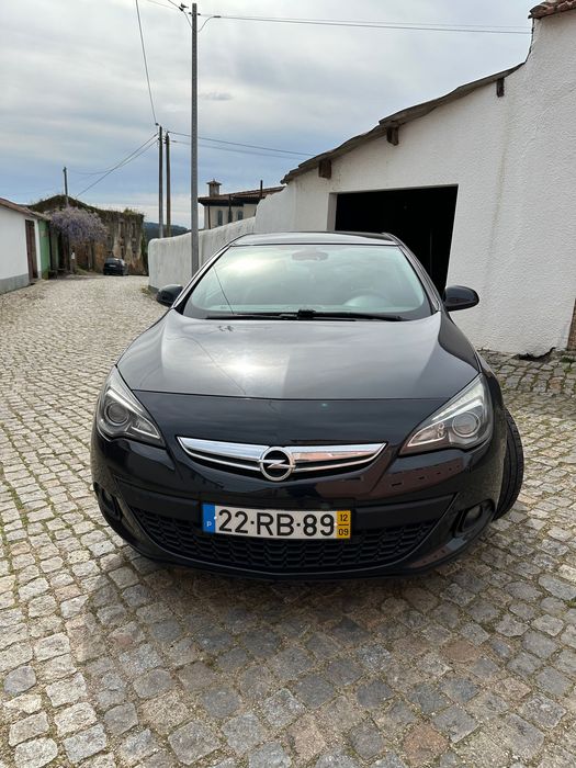 Opel Astra GTC 2.0 — photo 2