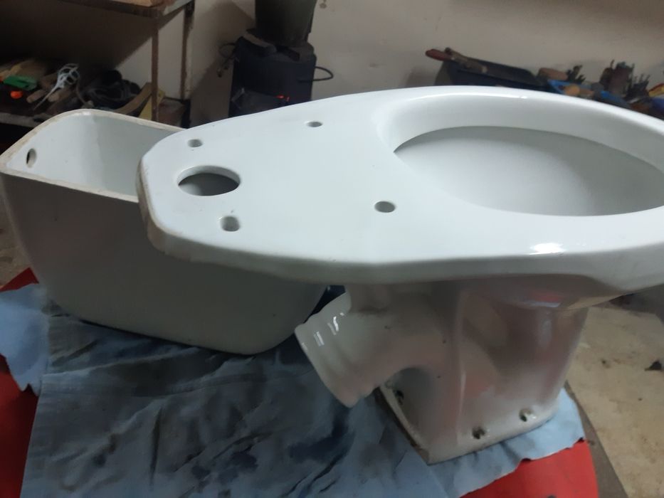 Унітаз новий ,білий