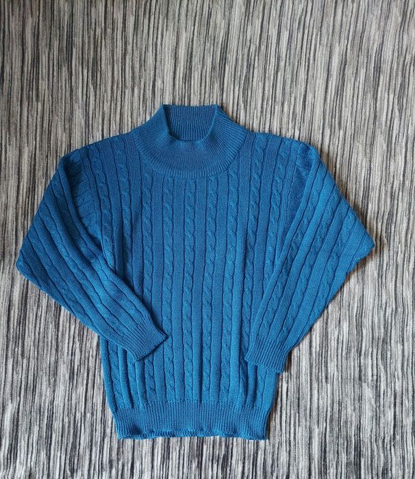 Sweter warkocz ze srebrną nitką