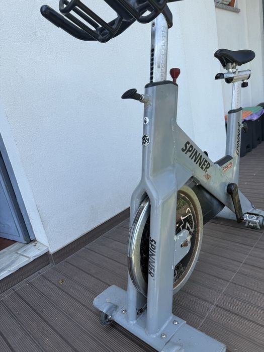 Apenas 2 Bicicleta Spinning NXT Star Trac