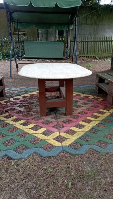 Solidne meble ogrodowe z palet, komplet 2 sofy i stolik