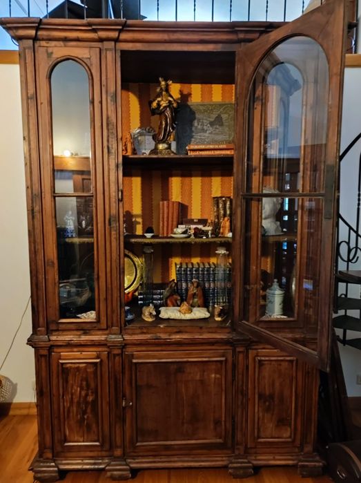 Móvel louceiro de antiga torrefação