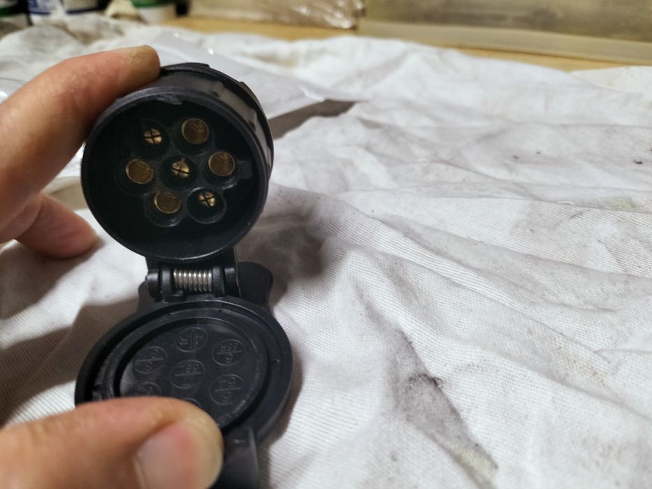 Redutor / conversor ficha de 13 pinos para 7 pinos.