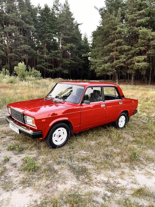 Машина в идеальном состоянии не бита не крашена вся в родне ездил дедушка делать не нужно ничего не нужно сел и поехал есть сервисные книжки