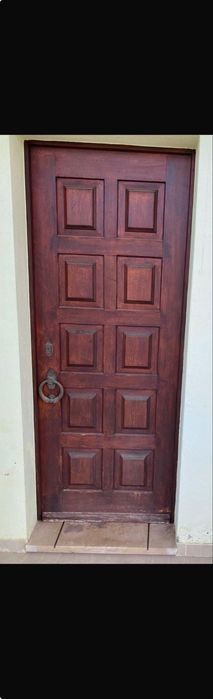 Porta mogno e Janelas