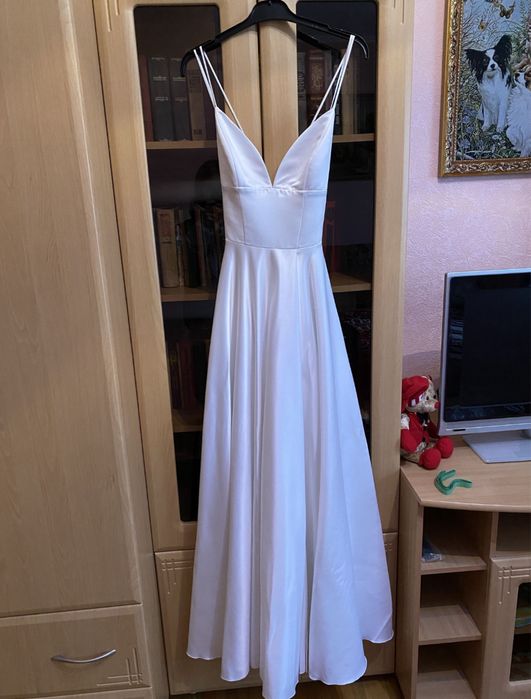 Продаю сукню