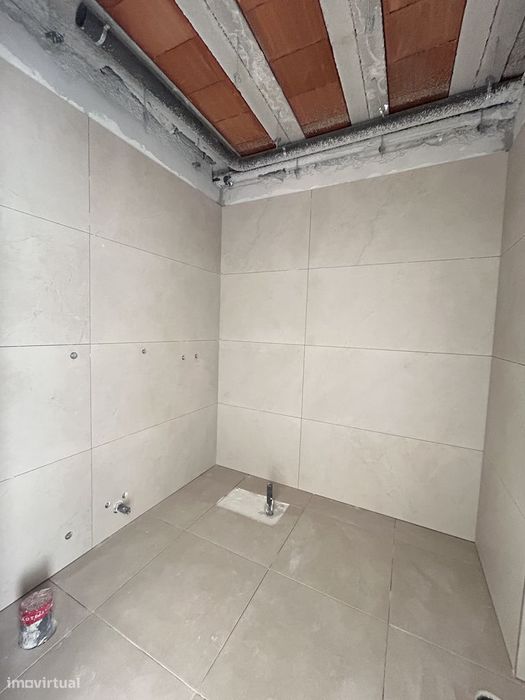 VENDE-SE Moradia T4,NOVA,entregue equipada, próximo ao Centro de Braga