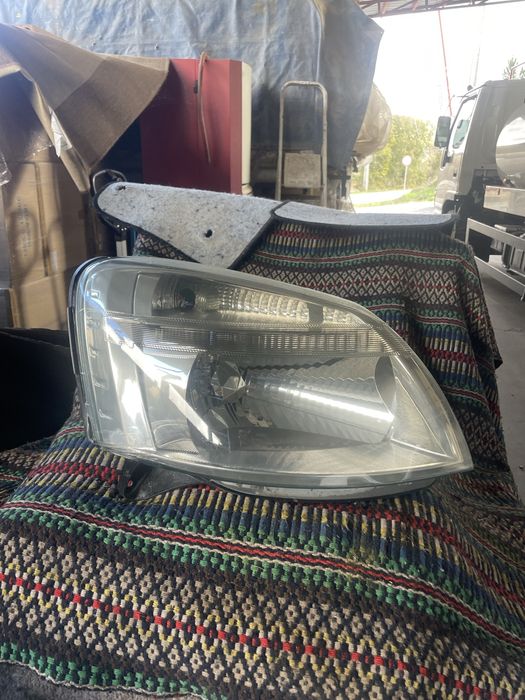 Farol direito Citroen Berlingo 2002 a 2008