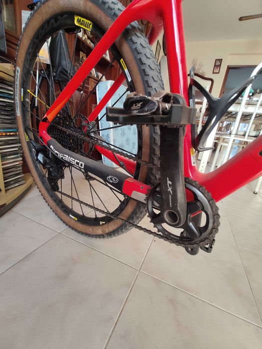 Bicicleta CUBE 29 CARBONO
