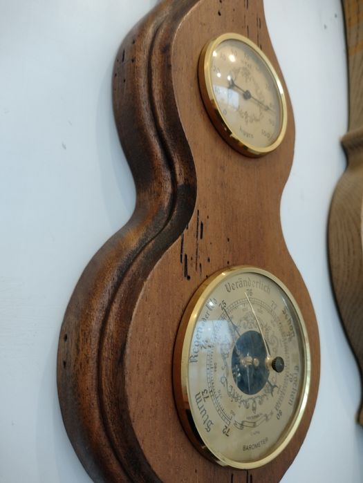 Барометр, гигрометр на дереве. Есть гектопаскали. Германия.