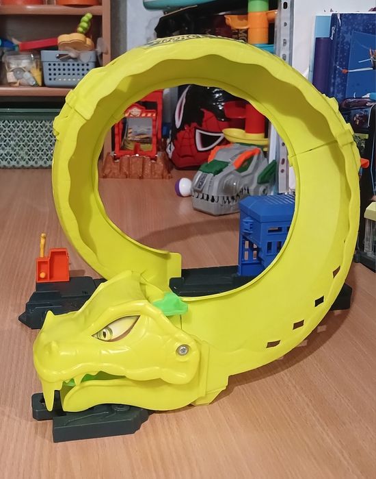 Ігровий набір Hot Wheels «Атака змії»