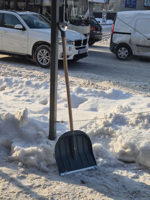 Лопата для снігу