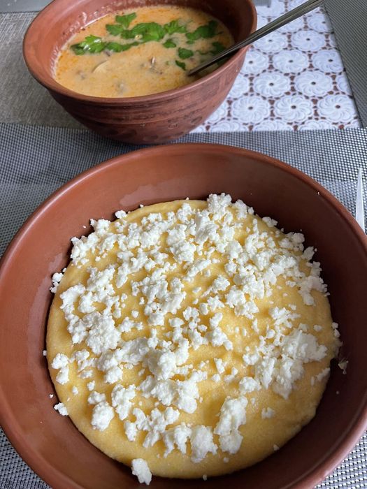 Відпочинок в мальовничому місці на березі річки у селі Ізки