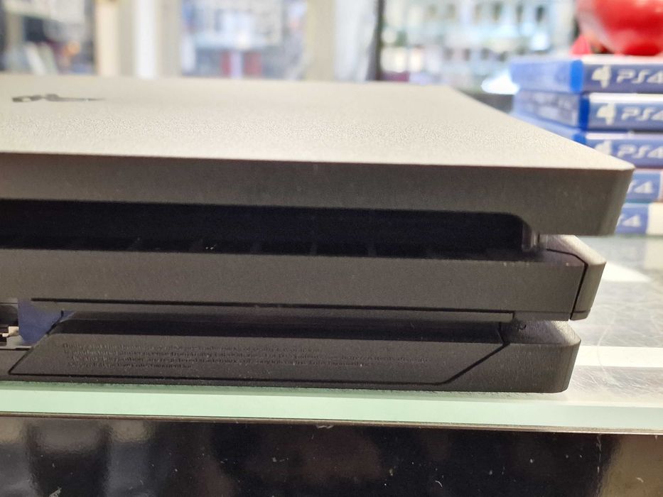 PlayStation 4 PRO 1TB CUH7216B/ 2 pady/5 gier/+Stand/ Grade A/ PS4 PRO