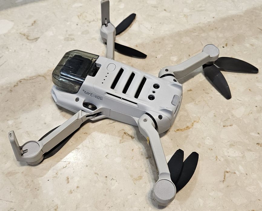 3540/25 Dron DJI Mini SE