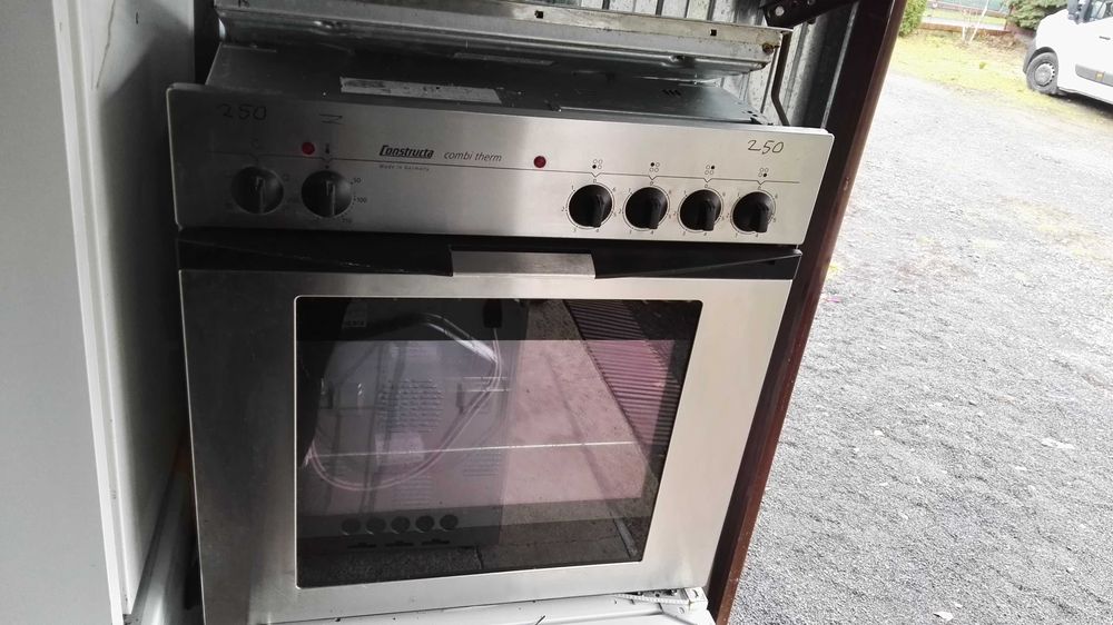 Piekarnik elektryczny do zabudowy niemieckiej marki Constructa, 230V