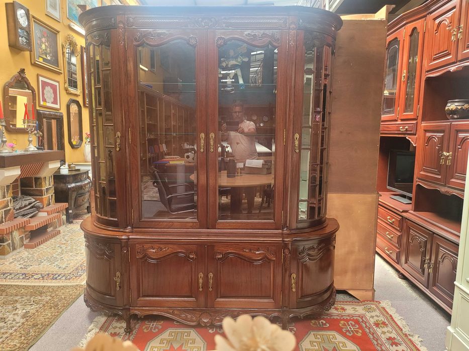 ARMÁRIO VITRINE DE 2 CORPOS - Em madeira escurec