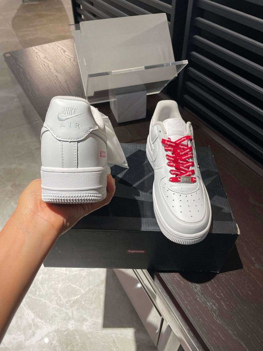 Nike Air Force 1 Low Supreme Biały r.39