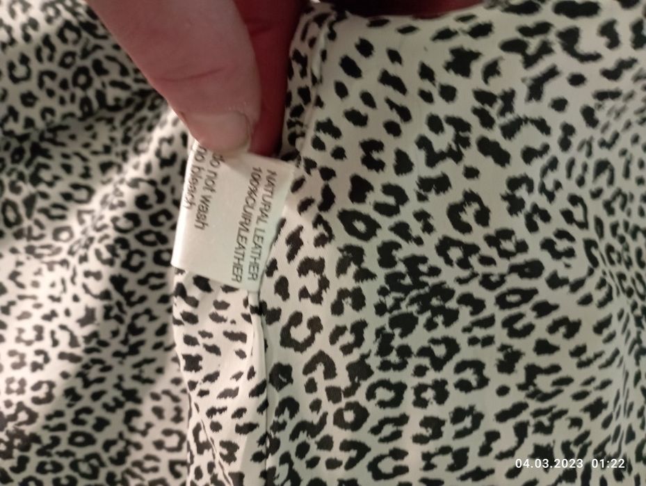 Кожаный женский пиджак болотного цвета