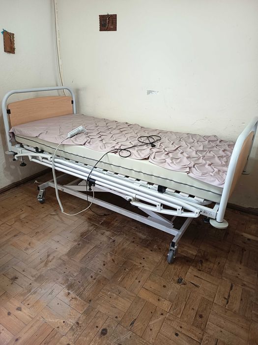Cama articulada com colchão + colchão insuflável anti escaras c/ bomba