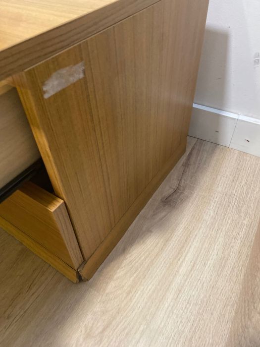 Mesa de Cabeceira - Perfeita para combinar com cômoda - 15€.