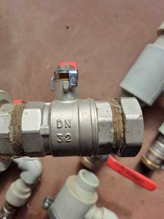 Кран, трубы, краны шаровые водопроводные Д32мм и Д25 мм