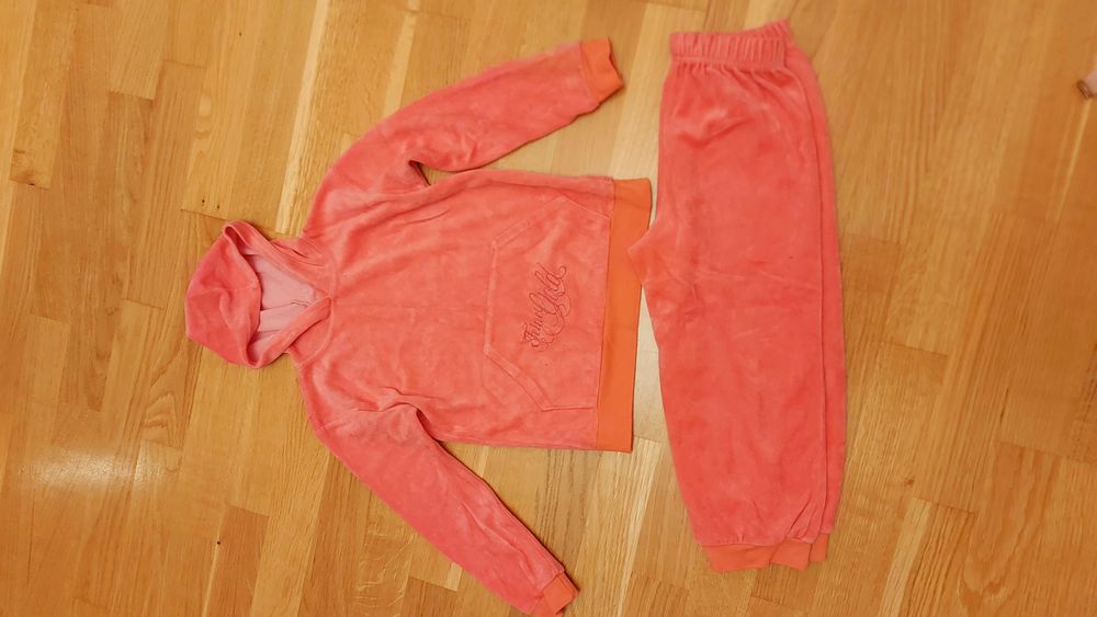 Безкоштовна доставка від олх!Спортивний костюм  велюровий якісний.2-5р