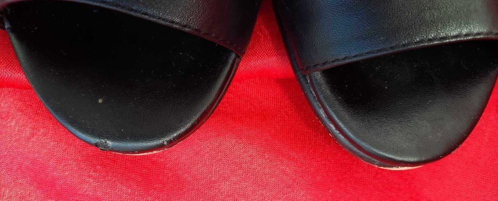 Eleganckie sandały skórzane na obcasie 9 cm marki Pier One