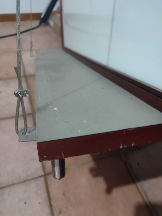 Biombos de madeira e acrílico