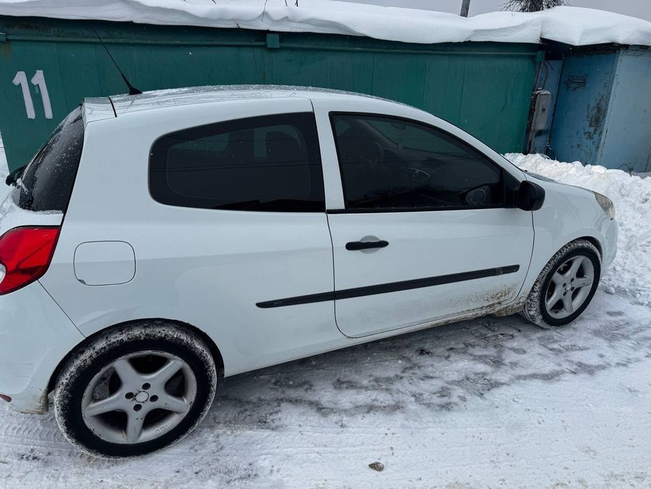 продам автомобиль Renault Clio