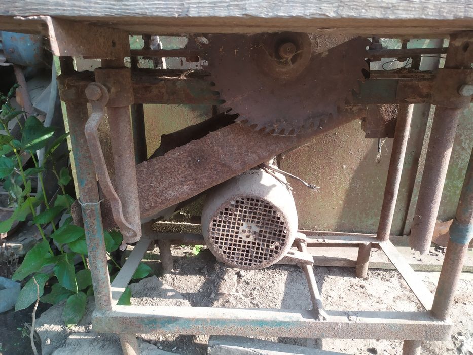 Циркулярка з фуганком