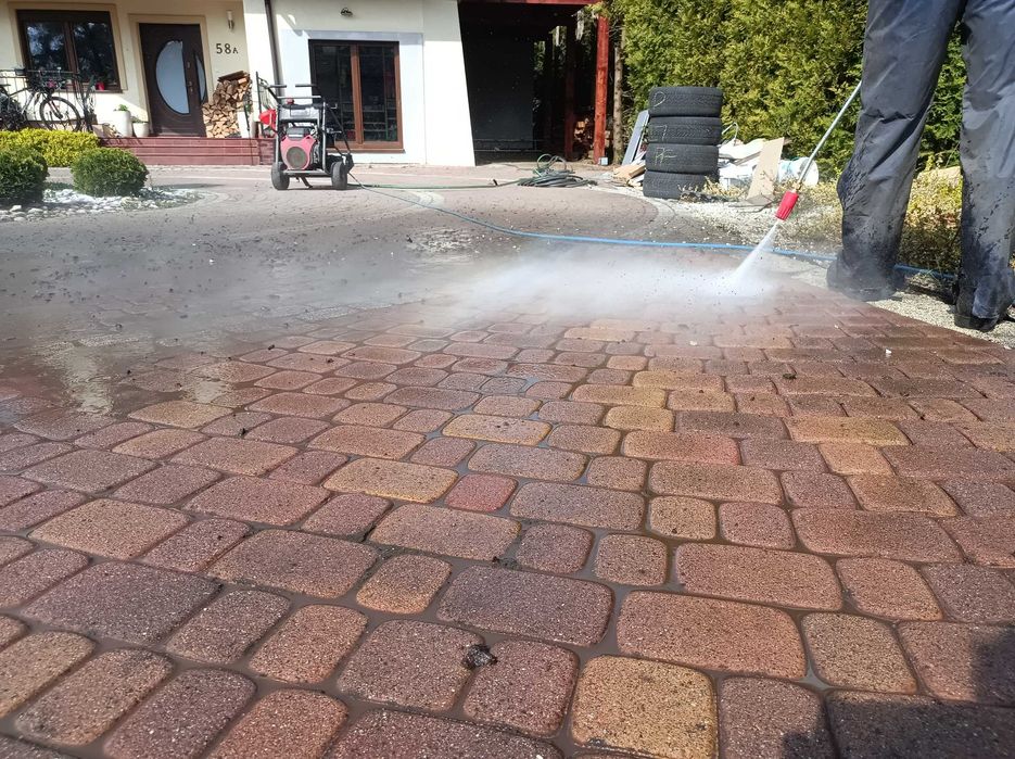 Миття фасадів, сонячних панелей, даху, криші, Чистка бруківки, Мийка