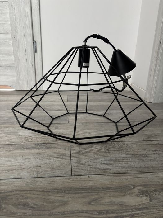 Lampa rustykalna czarna wiszaca