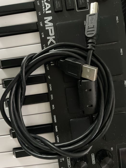 MIDI-клавіатура AKAI MPK mini (25 клавіш)