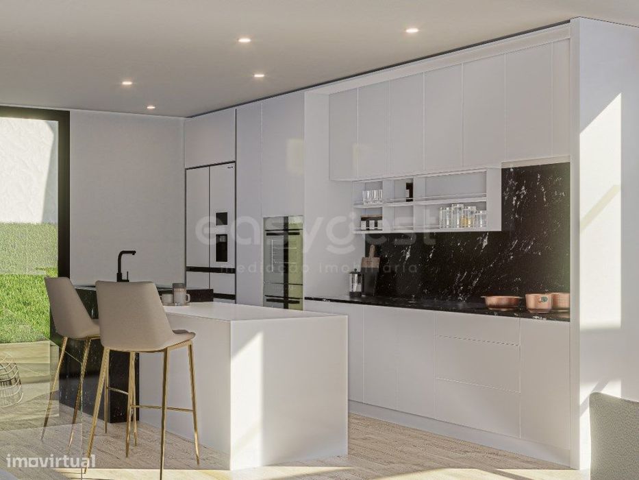 Lote 425 m2 para construção de moradia com 3 pisos, garagem e piscina