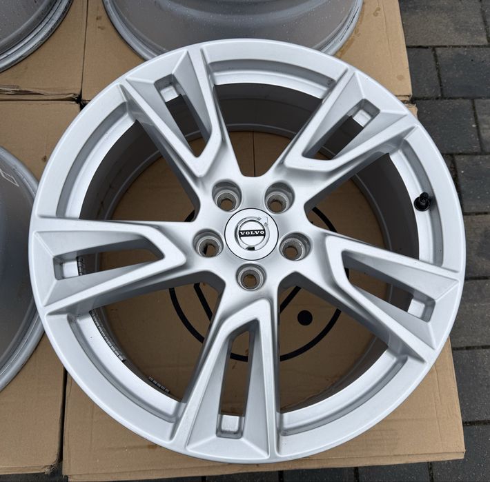 Oryginalne Felgi Volvo 5x108 S60 S90 V60 S80 XC40 XC60 7.5Jx18 ET50