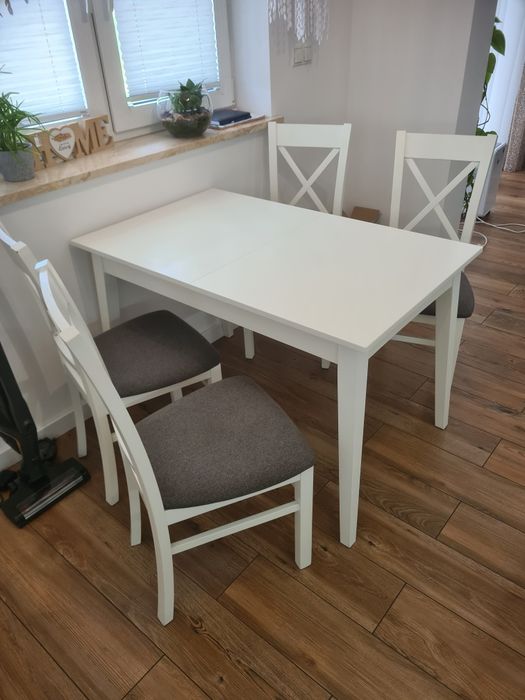 Komplet stół i 4 krzesla do kuchni- jadalni