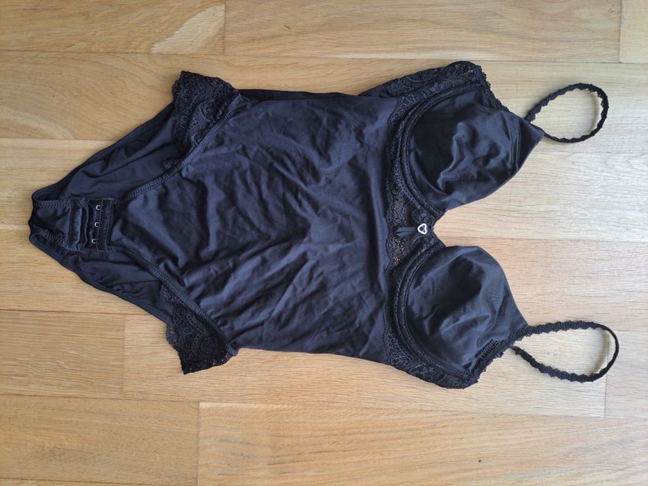 Body czarne Triumph 75B