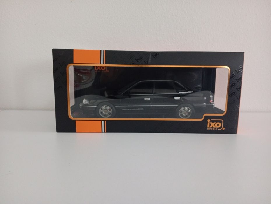 Subaru legacy RS 1/18 IXO